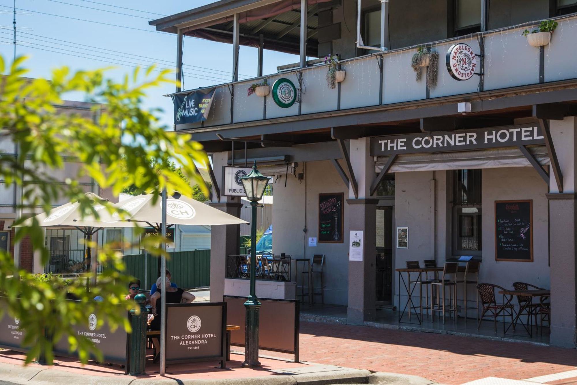 The Corner Hotel Alexandra Dış mekan fotoğraf